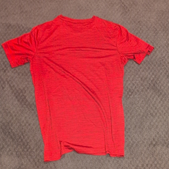 Men's Red Short Sleeve Tee - Like New - Picture 3 of 7